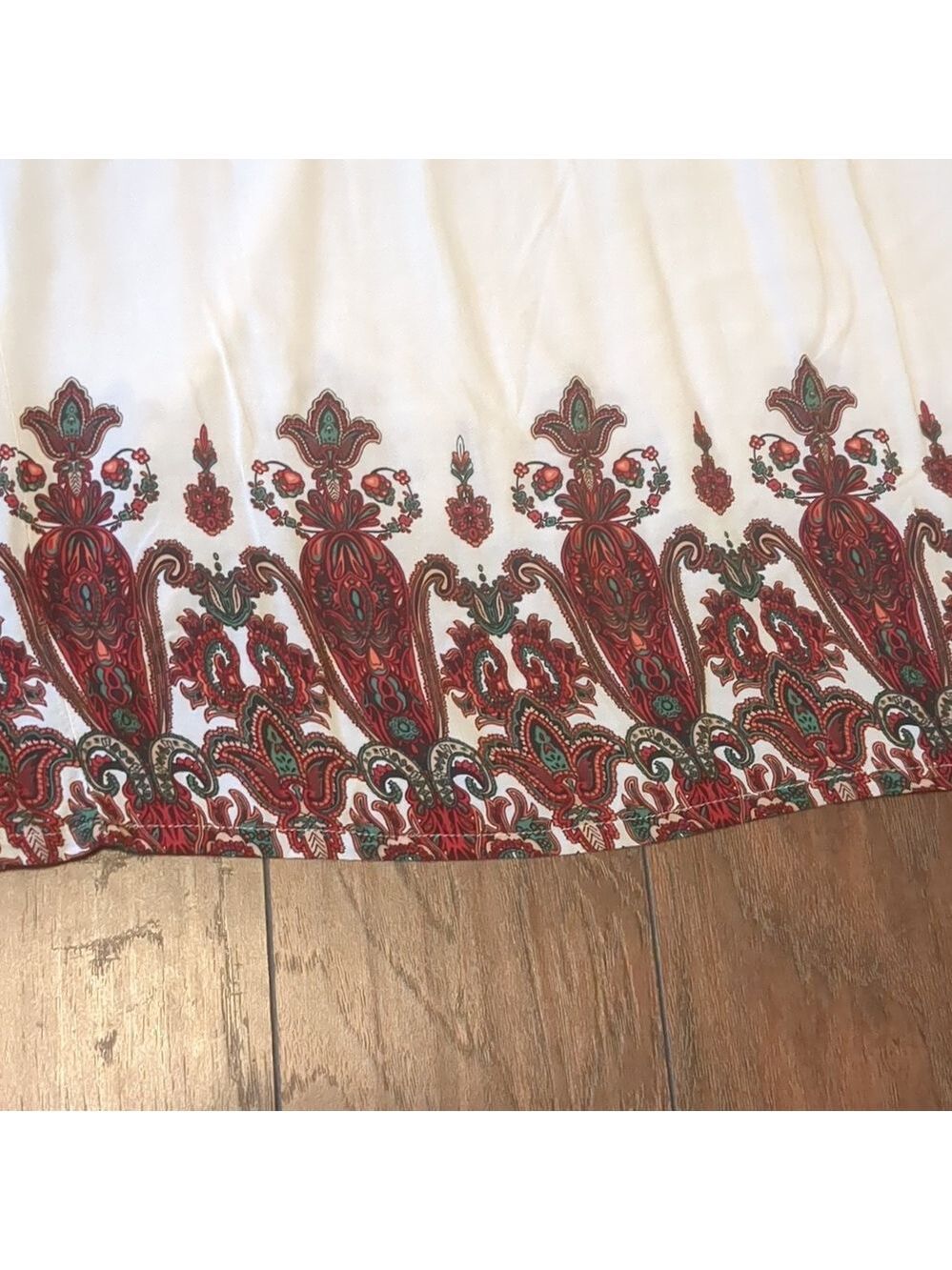 Elegant White And Red Embroidered Maxi Skirt - Picture 3 of 8